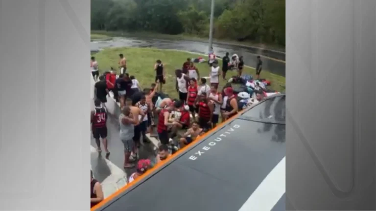 Polícia investiga causa de acidente com ônibus que levava torcedores do Fla