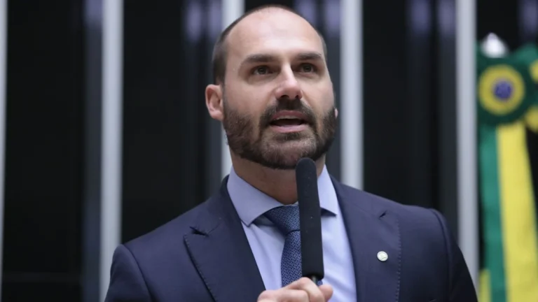 Análise: Eduardo Bolsonaro dobra aposta para disputa presidencial