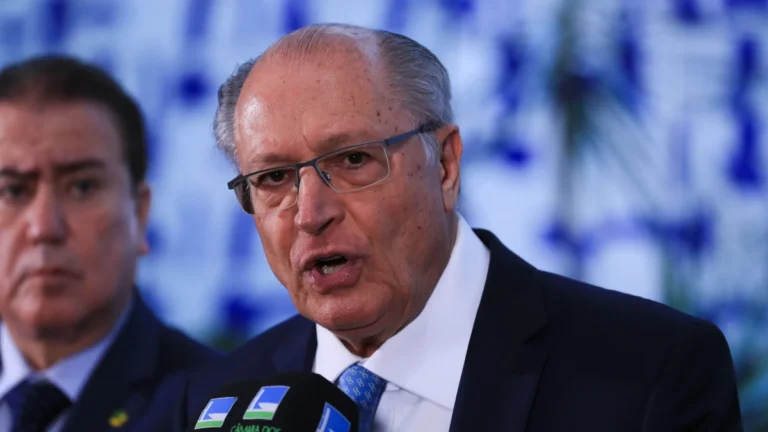Após reunião de Lula e Trump, Alckmin diz que prioridade é reduzir tarifaço