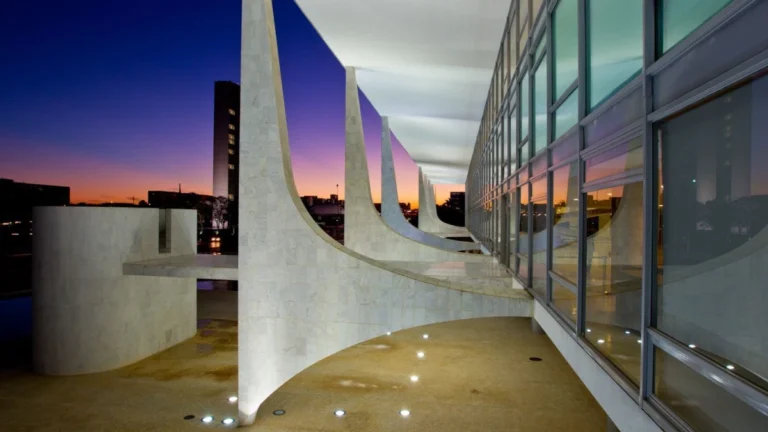 Governo negocia trégua com União e PP e tenta manter ministros