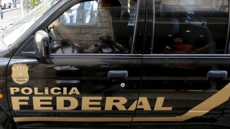 Polícia apreende urnas usadas para tirar dinheiro de moradores no RJ