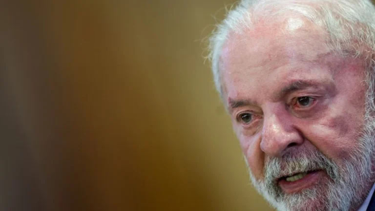Lula critica taxa Selic e diz que juros baixos significam “crescimento”