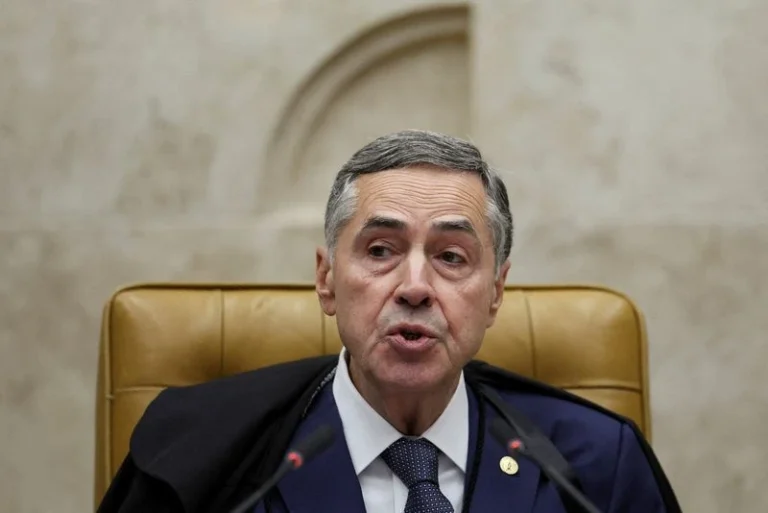 “Pobre também precisa de segurança pública”, diz Barroso após ações no Rio