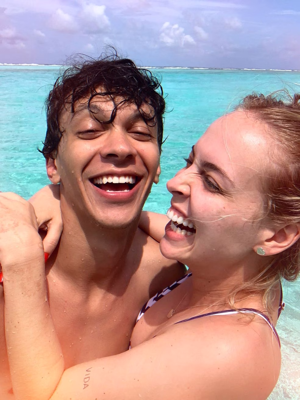 Youtuber Júlio Cocielo anuncia término do casamento com Tata Estaniecki