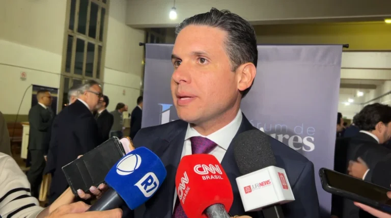 Hugo Motta defende união dos Poderes e descarta leis que ameacem soberania