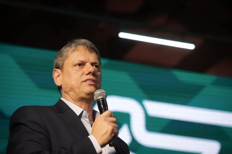 Tarcísio nega ansiedade por 2026 e defende “capital político” de Bolsonaro