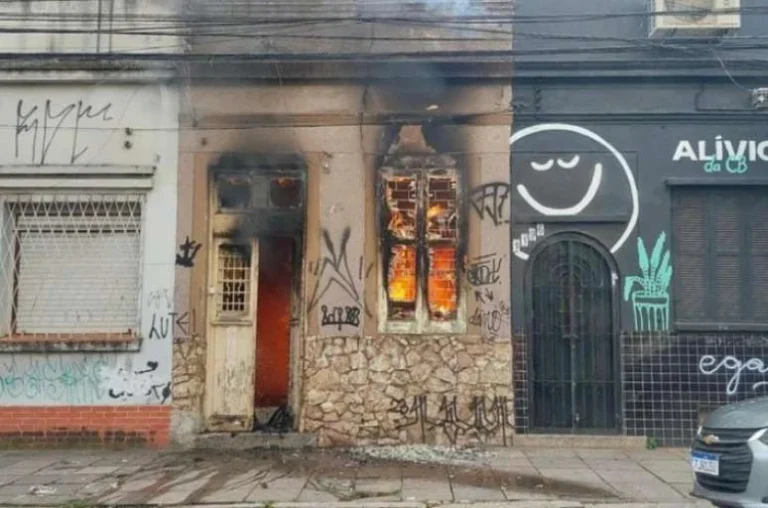 Idosas são resgatadas após incêndio atingir casa no bairro Cidade Baixa