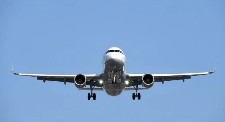 Passageiro morre após desembarcar de avião com falha técnica em MG