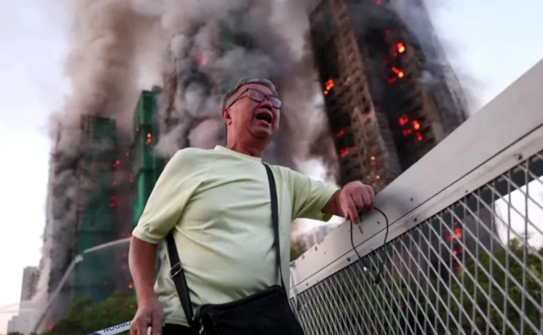 Incêndio em Hong Kong acontece um ano após reclamações sobre segurança