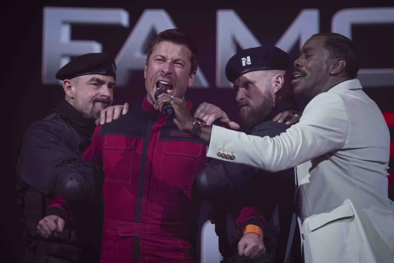 De “O Sobrevivente”, Glen Powell avalia filme como “estranhamente atual”