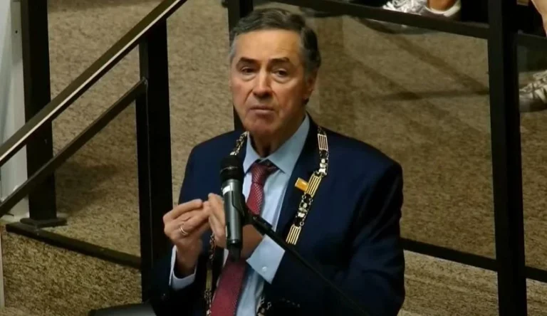 Com cadeira vaga no STF, Barroso diz que tem muitas mulheres “capazes”