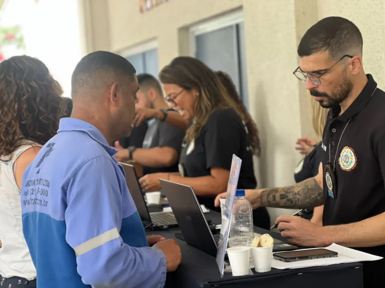 Polícia Civil devolve aos donos 1.600 celulares roubados no Rio