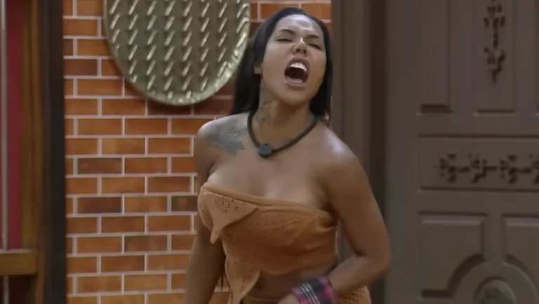 Em “A Fazenda”, Carol Lekker detona peões: “Bando de covardes”