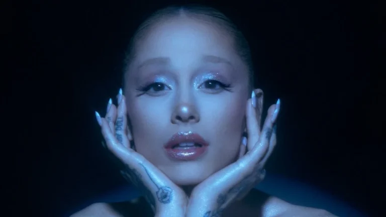 Ariana Grande volta a falar sobre ida do homem à Lua: “Pouco me lixando”