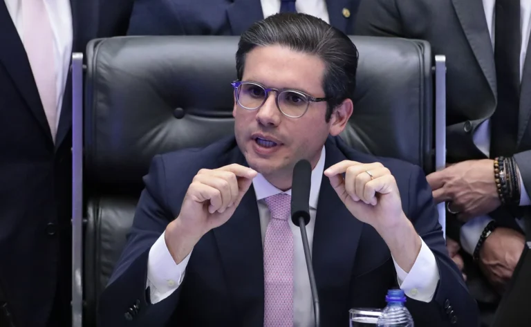 Não estou preocupado em atender governo ou oposição, diz Hugo à CNN