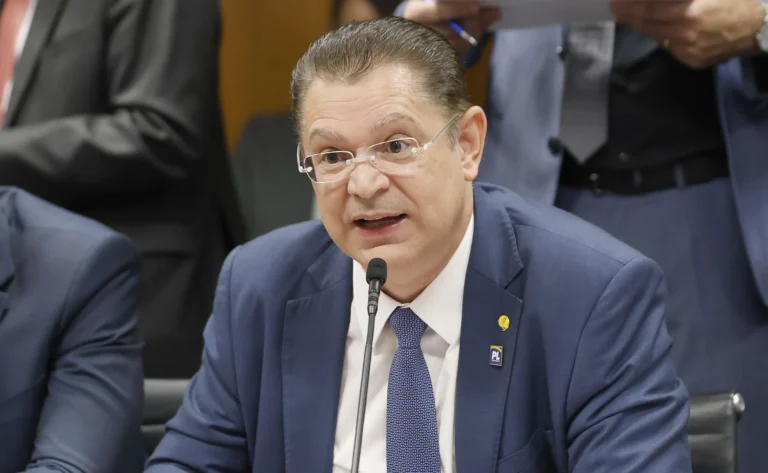 Bolsonaro ser preso no dia 22 mostra psicopatia de Moraes, diz líder do PL