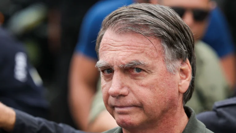 Moraes autoriza visita de filha de Michelle a Bolsonaro, mas nega cunhados