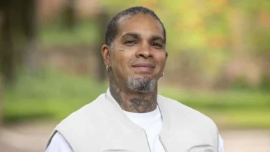 Roupa de Rodriguinho em seu casamento rouba a cena na web: Por Deus....