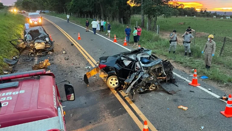 Cinco pessoas morrem em acidente de carro em Goiás; três eram PMs
