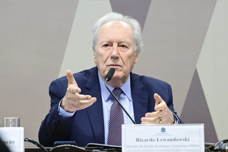 Lewandowski defende revisão da Lei do Impeachment e fala em “abrangência”