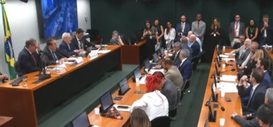 Escala 6x1: deputados pedem vista e subcomissão não avança em relatório