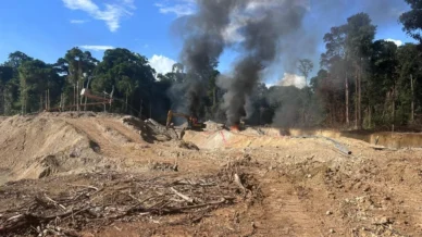 Operação da PF contra garimpo destrói embarcações no Amapá