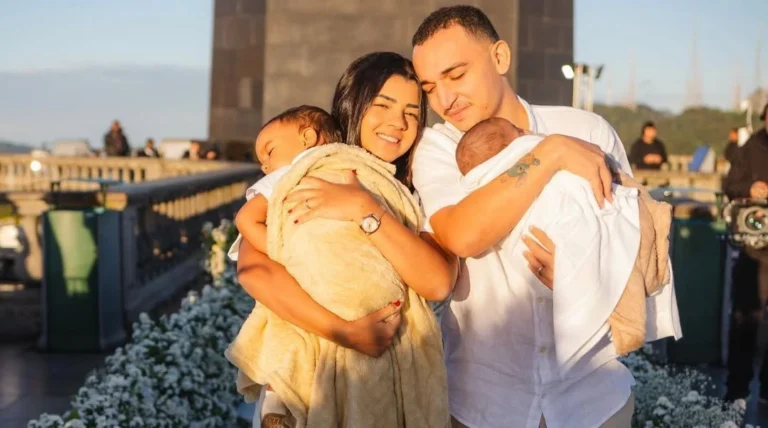 Ary Mirelle abre álbum de fotos do batismo dos filhos com João Gomes