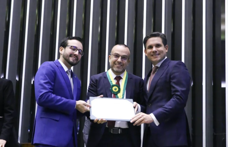 Câmara premia CNN Brasil com Medalha Mérito Legislativo de 2025