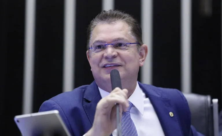 PL quer Sóstenes em disputa ao Senado pelo RJ em 2026