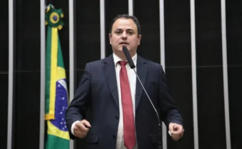 Glauber sobre ocupar cadeira de Hugo: 