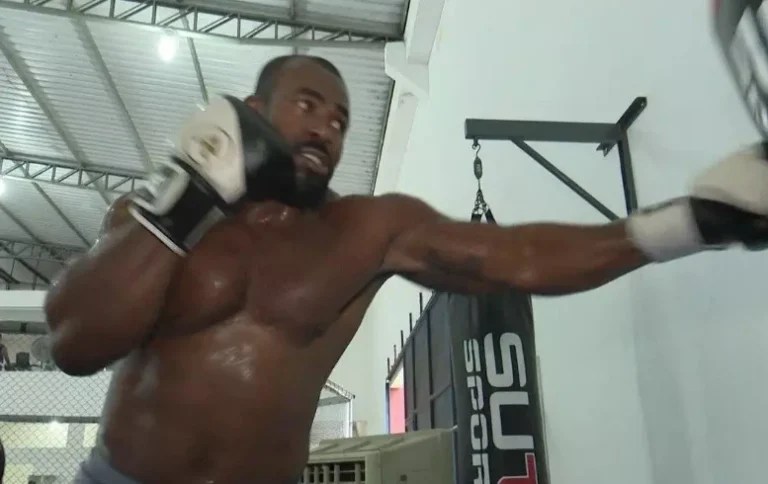 Lutador de MMA desaparece após entrar no Rio Negro, no Amazonas