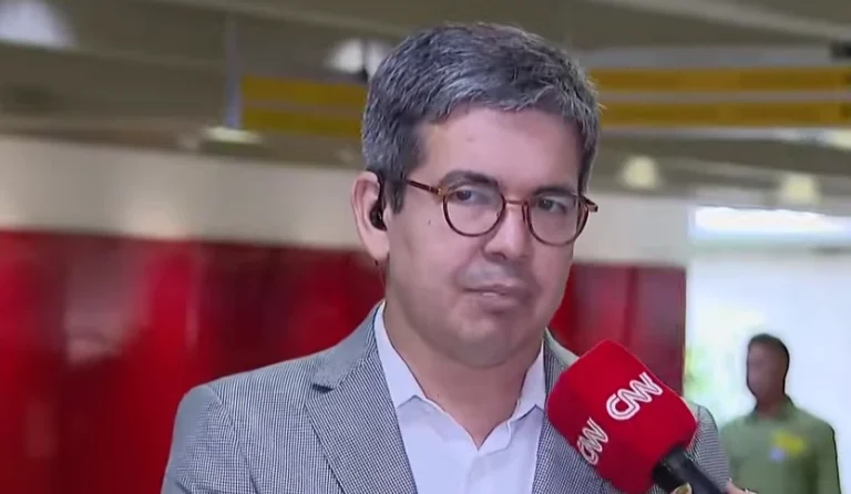 Não há hipótese de mudar a indicação ao STF, diz Randolfe Rodrigues à CNN