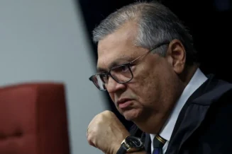 Dino acompanha Moraes para condenar 5 da antiga cúpula da PMDF