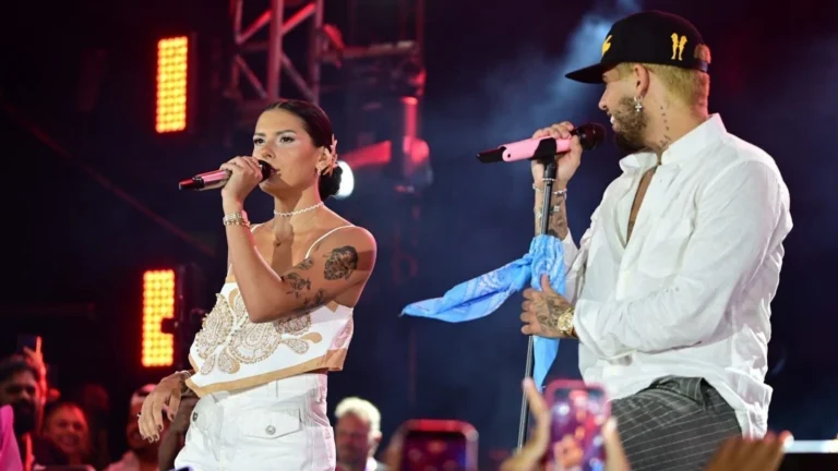 No palco com Zé Felipe, Ana Castela nega reconciliação com ex; veja momento