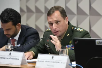 Quanto Mauro Cid deve ganhar por mês indo para a reserva do Exército?