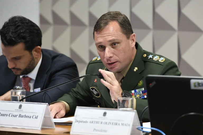 Quanto Mauro Cid deve ganhar por mês indo para a reserva do Exército?