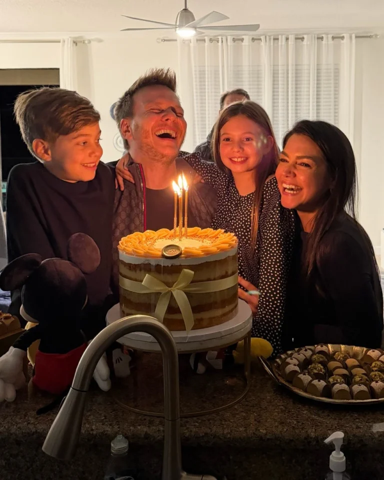 Thais Fersoza celebra aniversário de Michel Teló com os amigos nos EUA: Uma noite muito especial