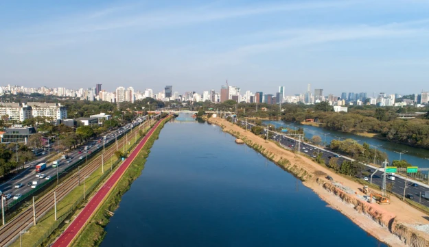 SP retirou quase 44 mil toneladas de lixo do Rio Pinheiros em 2025