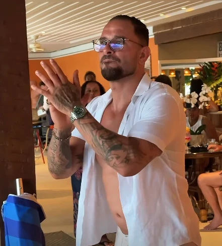 Diogo Nogueira comemora Ano-Novo atrasado: “Sem trabalho, com família”