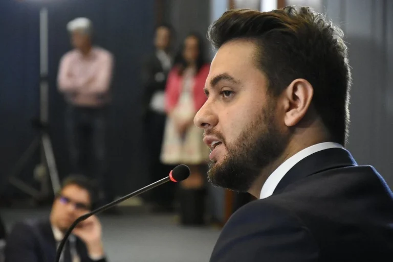 Filipe Martins pede ao STF revogação da prisão preventiva