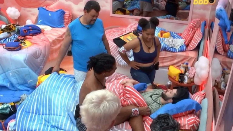 BBB 26: Marcelo passa mal em festa após beijo e web reage com memes; veja