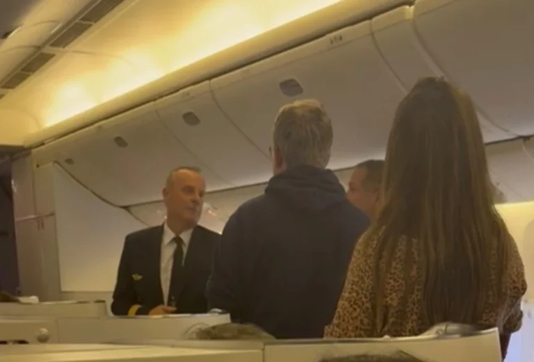 Família brasileira é retirada de voo da Air France após disputa por assento