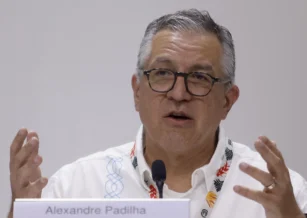 Padilha: Doação de insumos à Venezuela não prejudica tratamentos no Brasil