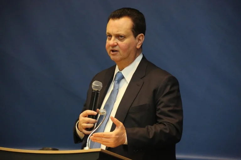 Centrão vê blefe de Kassab e avalia aliança informal com Lula