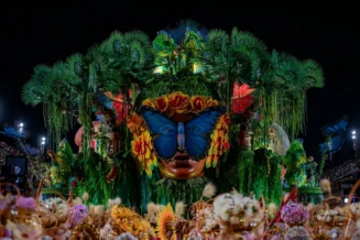 Carnaval: como desfilar em uma escola de samba em 2026?
