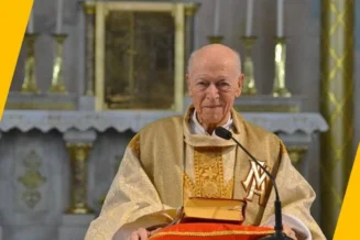 Padre morre, aos 103 anos, enquanto rezava Ave-Maria