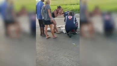 Vídeo mostra pessoas alertando Samu sobre erro em dar mulher como morta