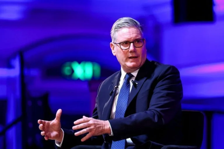 Impor tarifas a aliados “é completamente errado”, diz premiê do Reino Unido