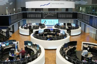 Bolsas da Europa fecham mistas após Trump descartar ataque à Groenlândia