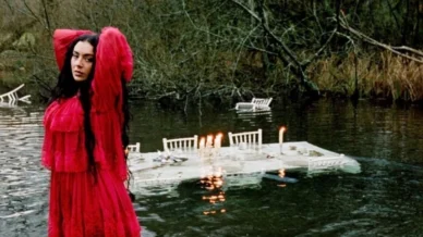 Charli XCX anuncia novo disco para trilha de 